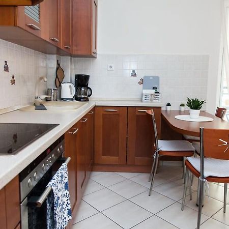 Lovely Apt In Peristeri Atenas Exterior foto