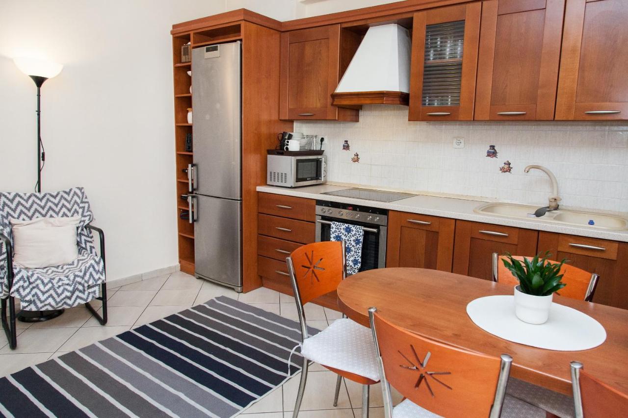 Lovely Apt In Peristeri Atenas Exterior foto