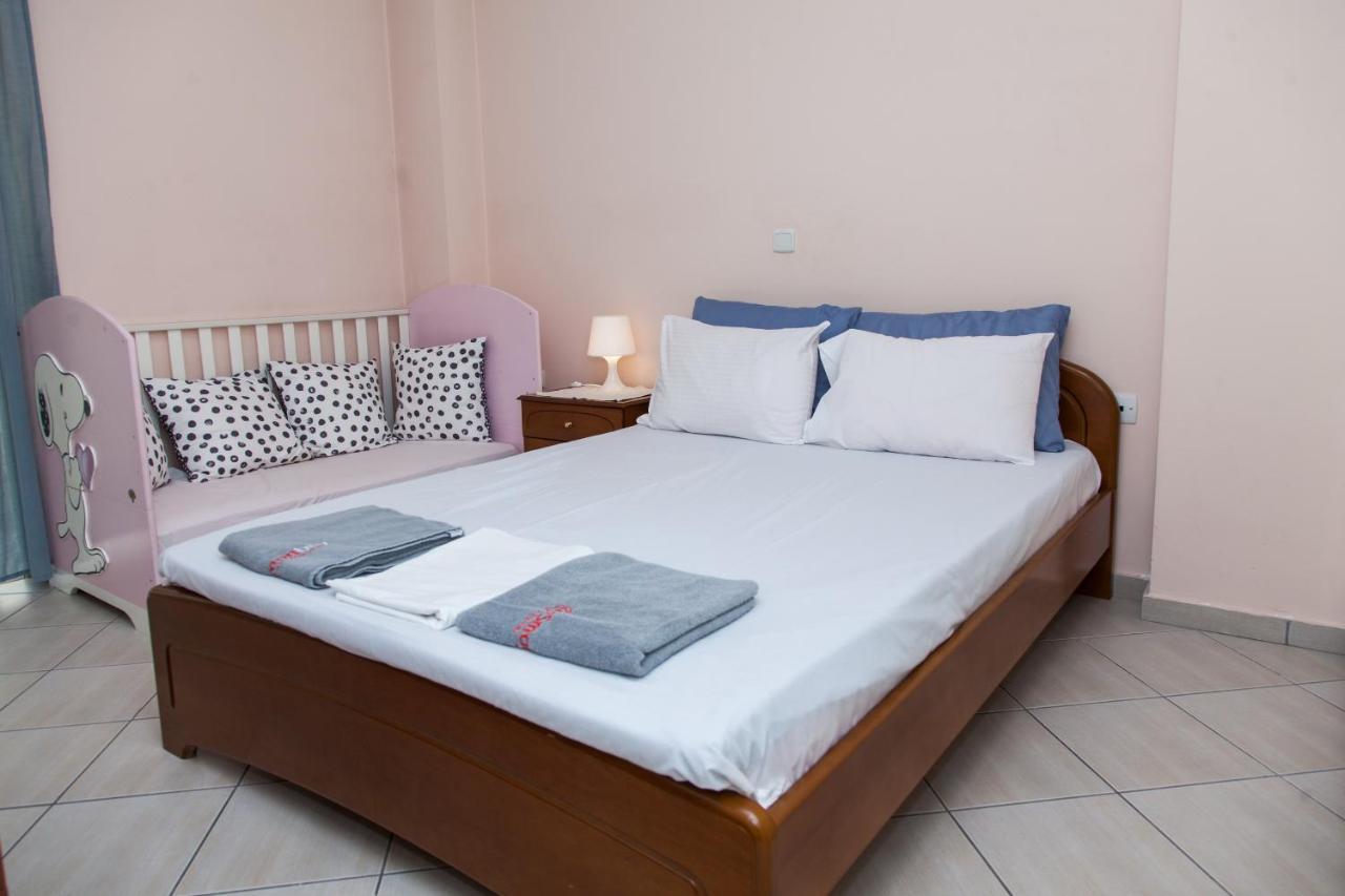 Lovely Apt In Peristeri Atenas Exterior foto