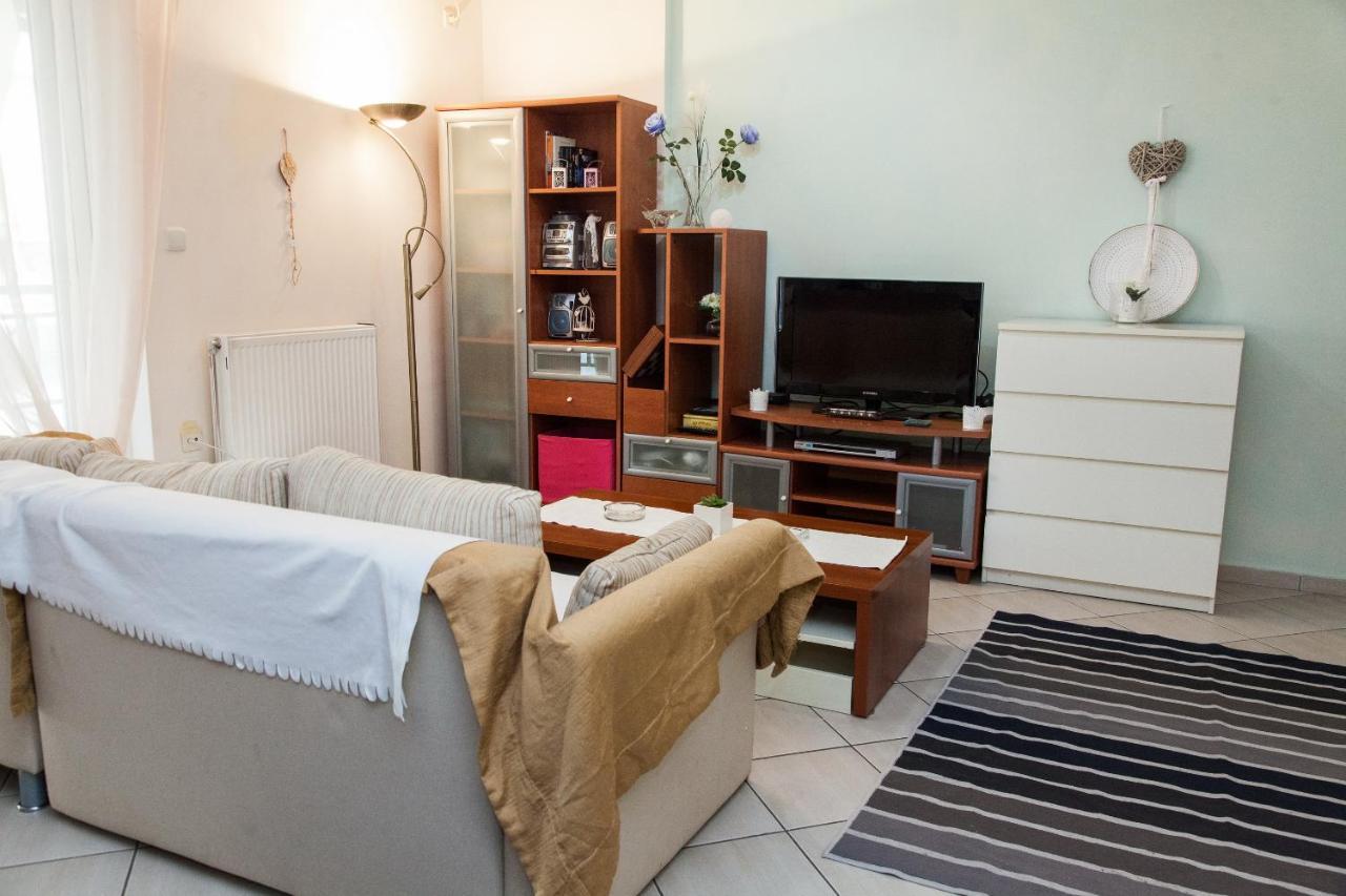 Lovely Apt In Peristeri Atenas Exterior foto