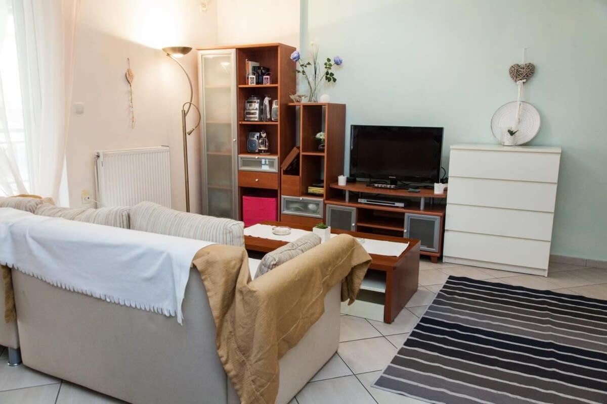 Lovely Apt In Peristeri Atenas Exterior foto
