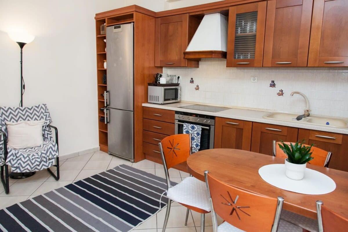 Lovely Apt In Peristeri Atenas Exterior foto